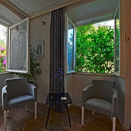 Romantic Gena Trogir