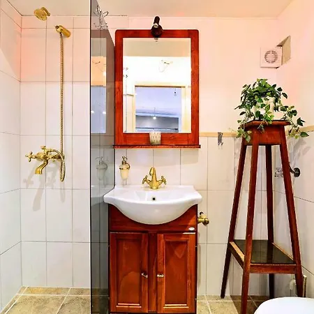 Romantic Gena Trogir