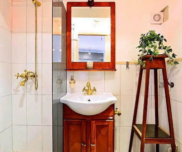 Romantic Gena Trogir