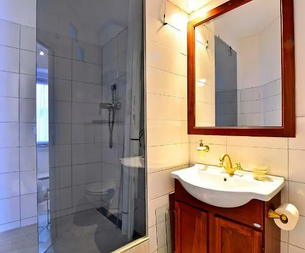 Konukevi Romantic Gena 3*