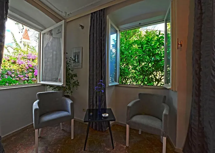 Romantic Gena Trogir